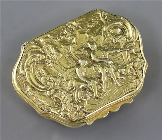 A George II silver gilt snuff box, 76 grams.